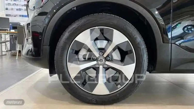 2025 Volvo XC40