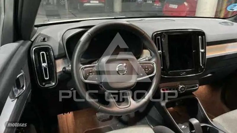 2025 Volvo XC40