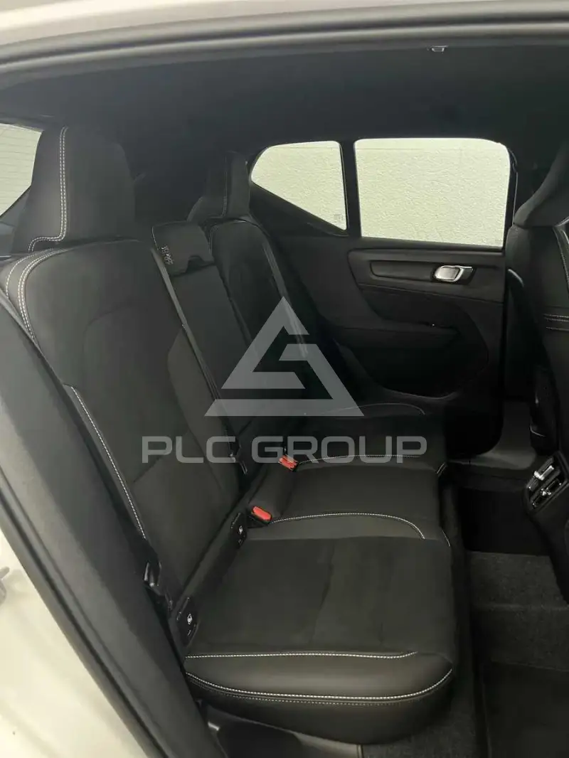 2025 Volvo XC40