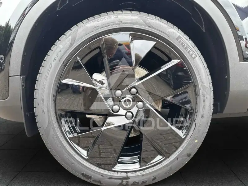 2025 Volvo XC40