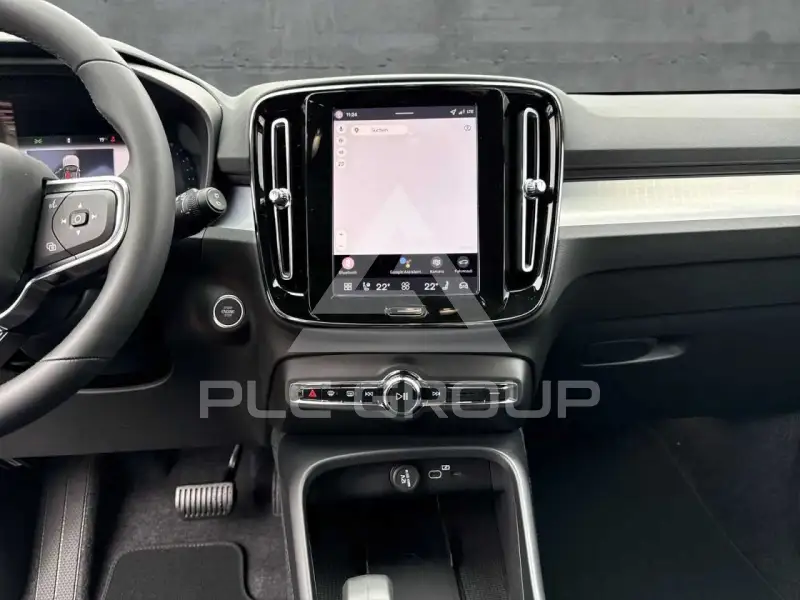 2025 Volvo XC40