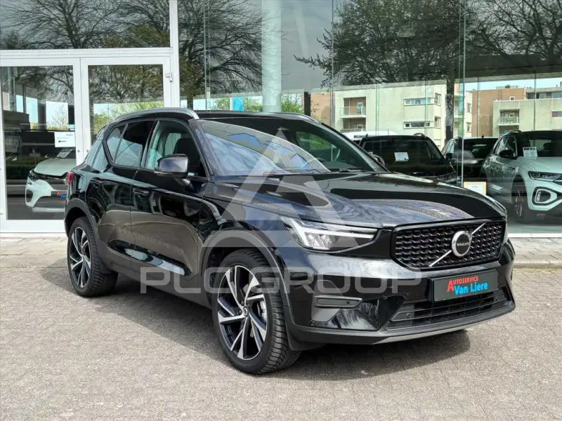 2025 Volvo XC40
