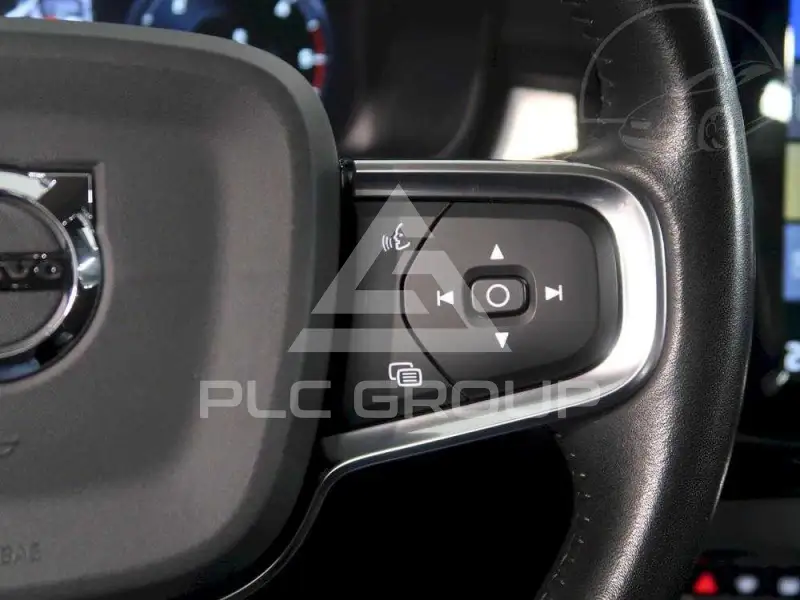 2025 Volvo XC40