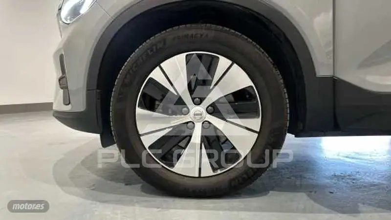 2025 Volvo XC40