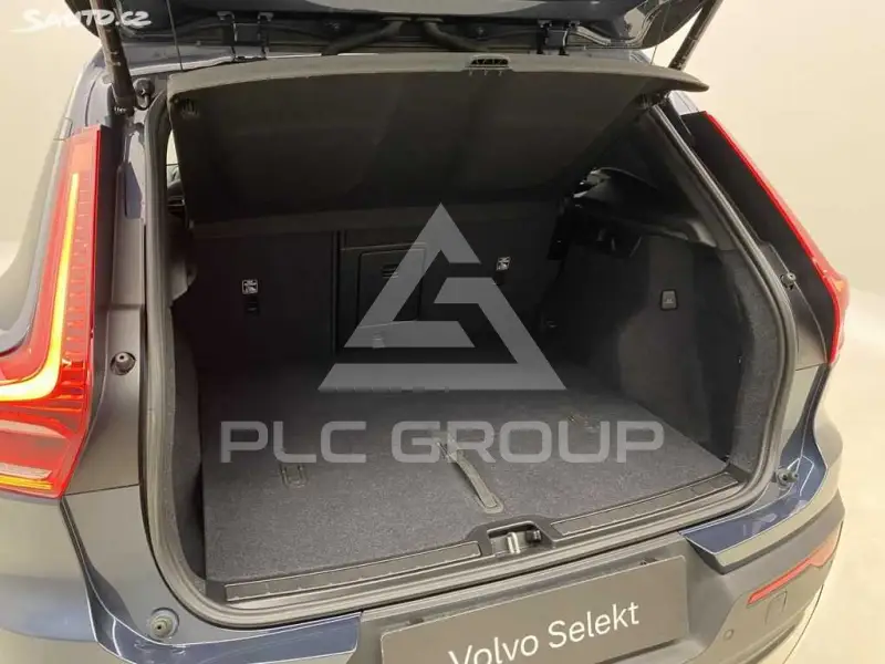 2025 Volvo XC40