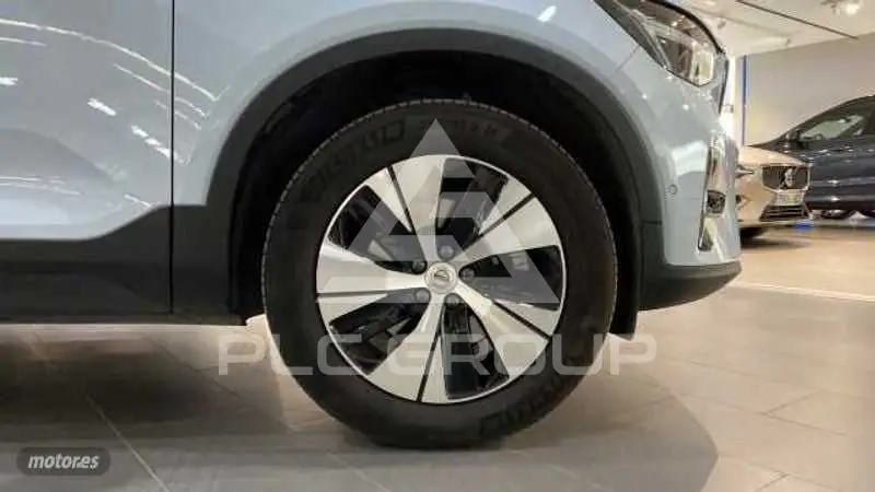 2025 Volvo XC40