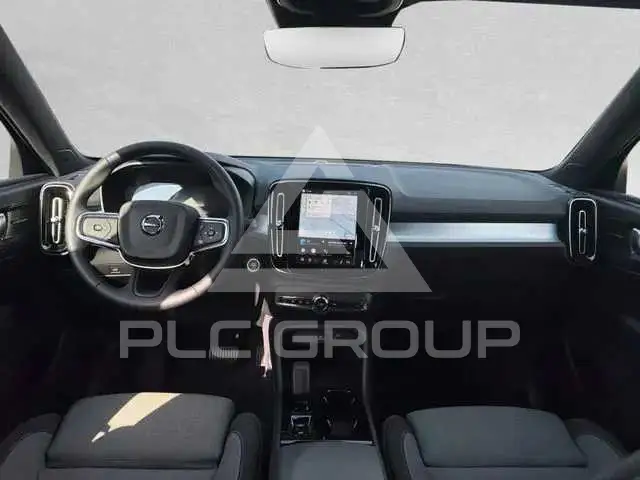 2025 Volvo XC40