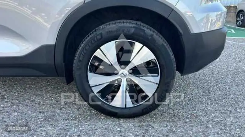 2025 Volvo XC40