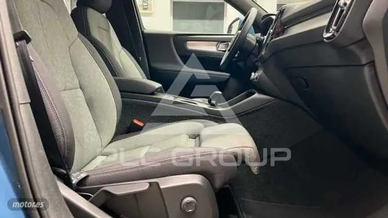2025 Volvo XC40