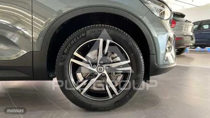 2025 Volvo XC40