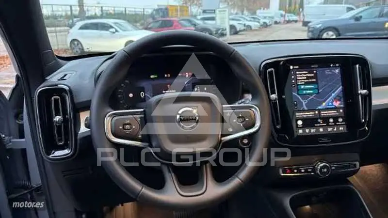 2025 Volvo XC40