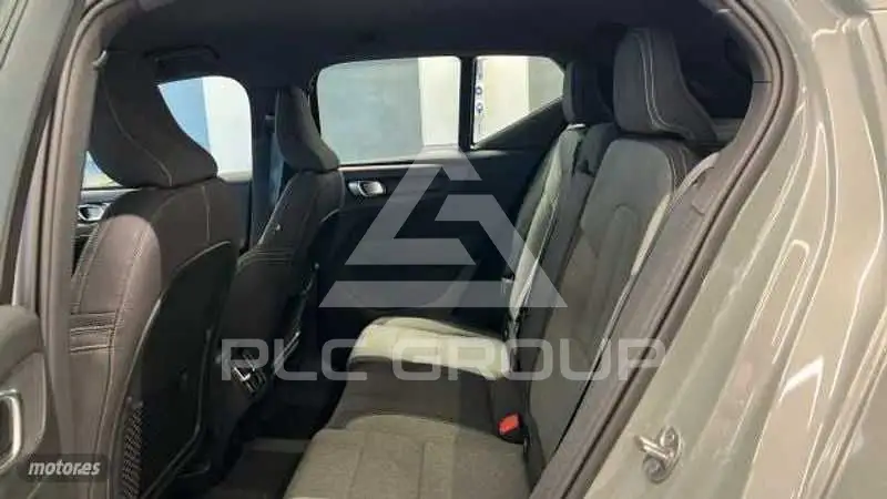 2025 Volvo XC40
