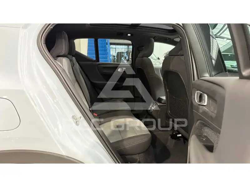 2025 Volvo XC40