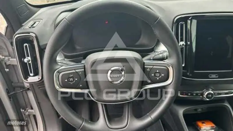 2025 Volvo XC40