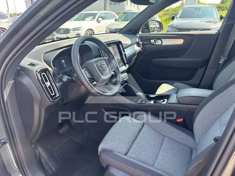 2025 Volvo XC40