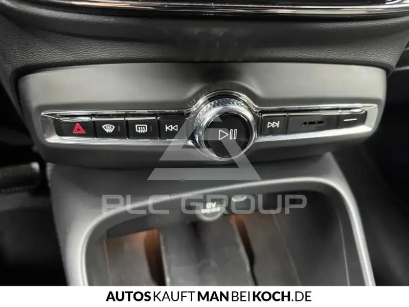 2025 Volvo XC40