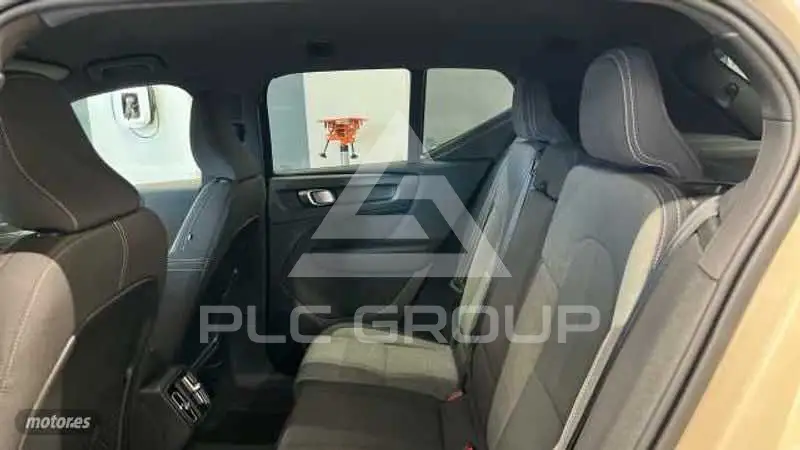 2025 Volvo XC40