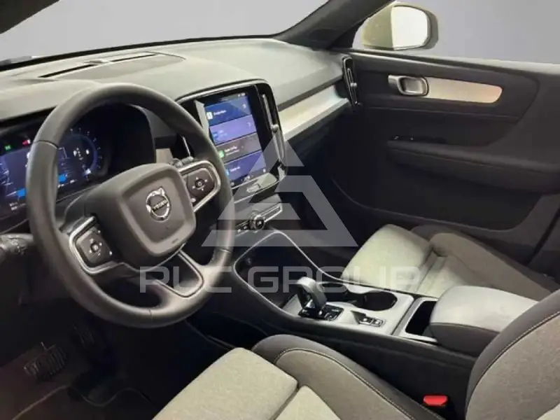 2025 Volvo XC40