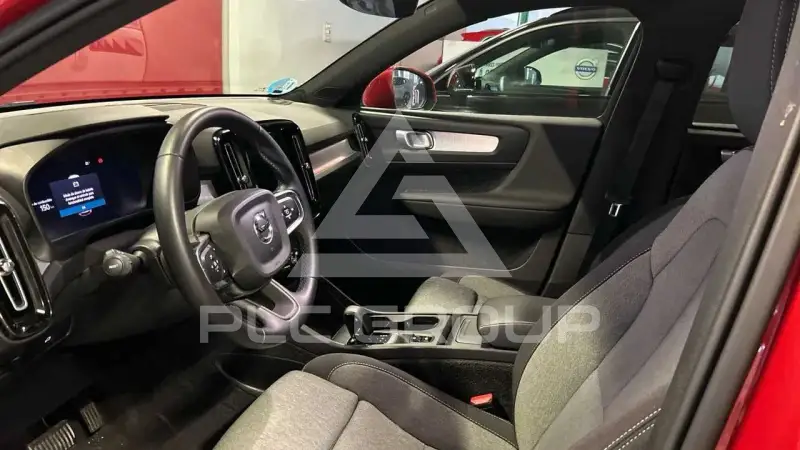 2025 Volvo XC40