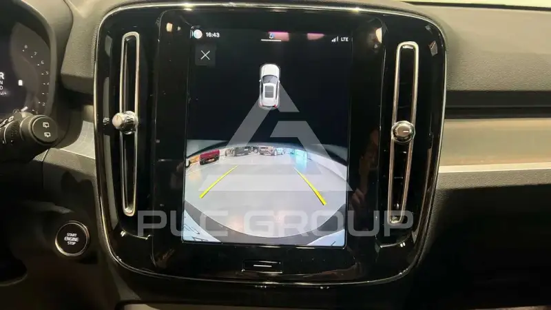 2025 Volvo XC40