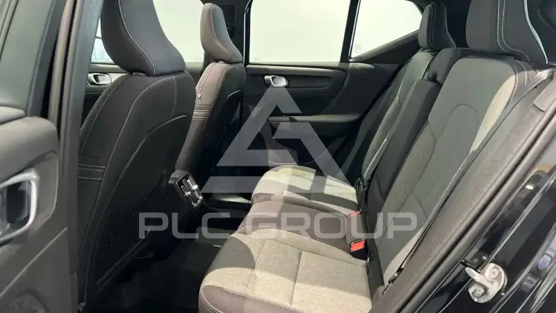 2025 Volvo XC40