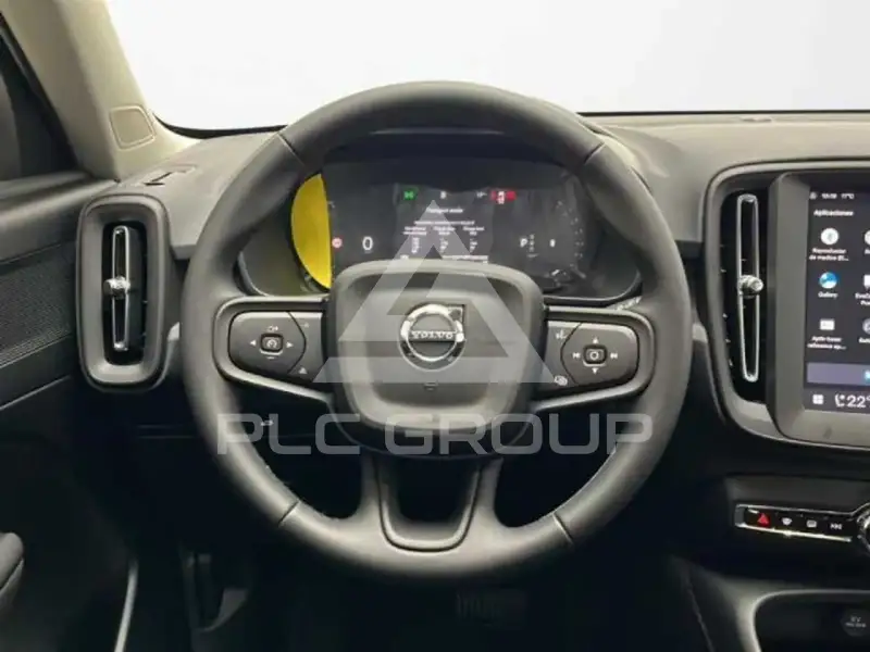 2025 Volvo XC40