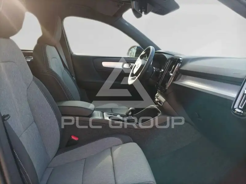 2025 Volvo XC40