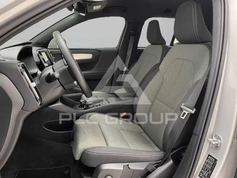 2025 Volvo XC40