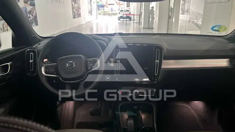 2025 Volvo XC40