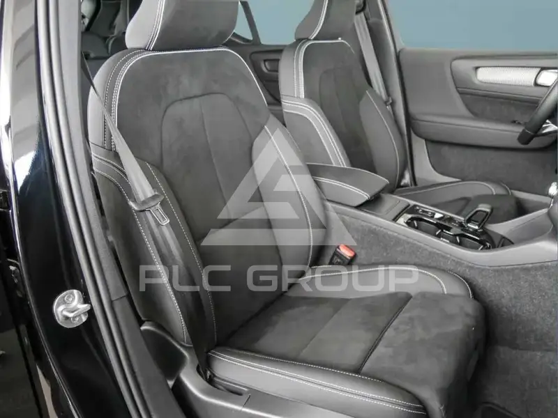 2025 Volvo XC40