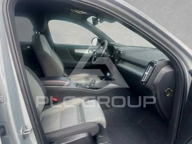 2025 Volvo XC40