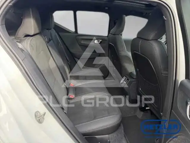 2025 Volvo XC40