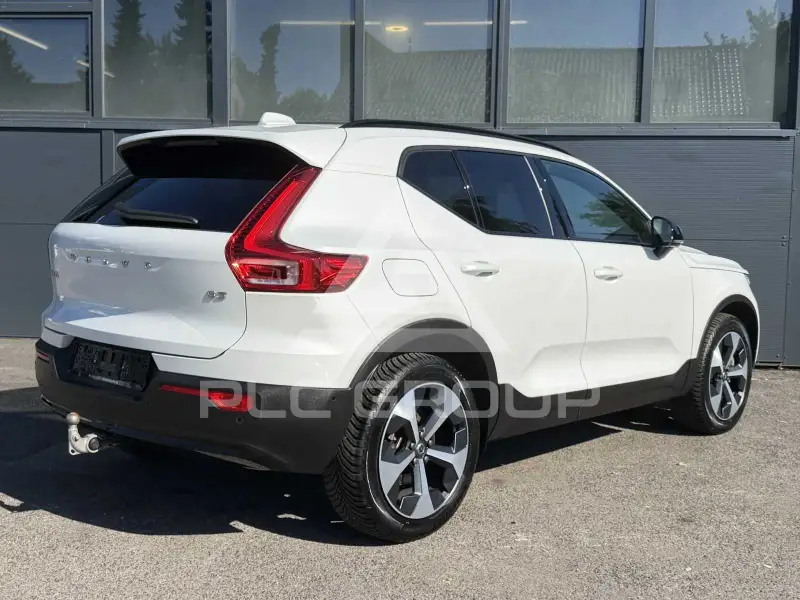 2025 Volvo XC40