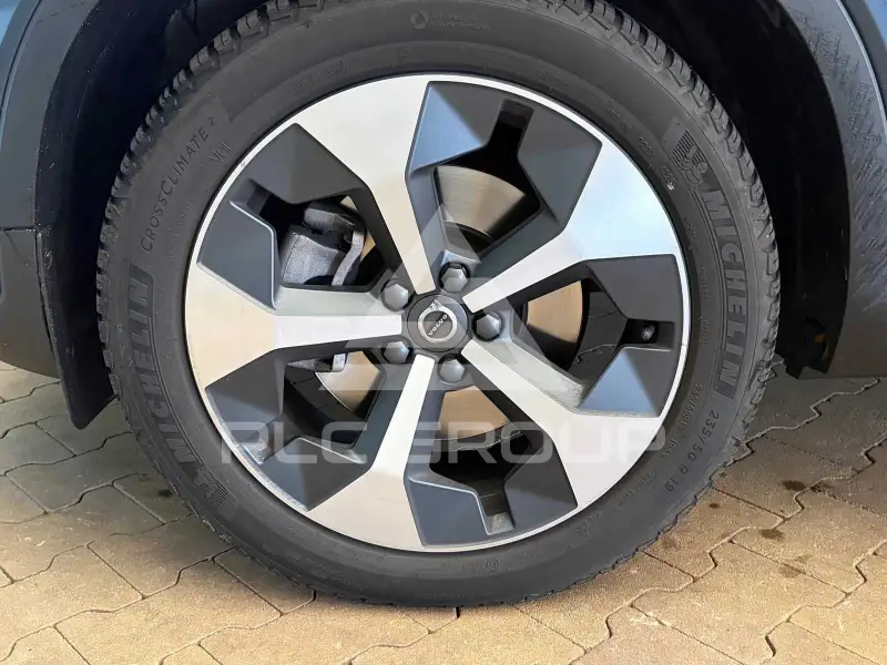 2025 Volvo XC40