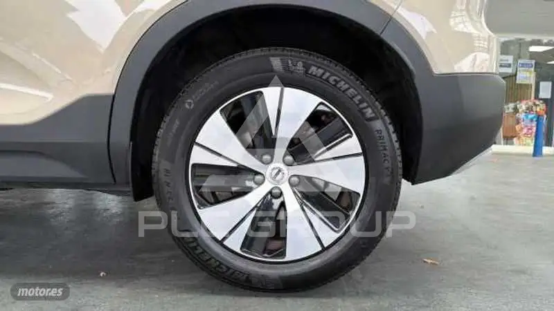 2025 Volvo XC40