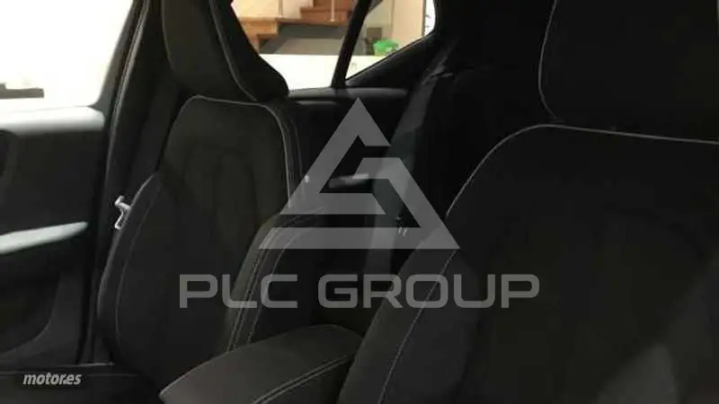 2025 Volvo XC40