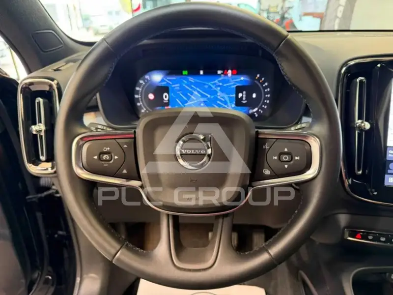 2025 Volvo XC40