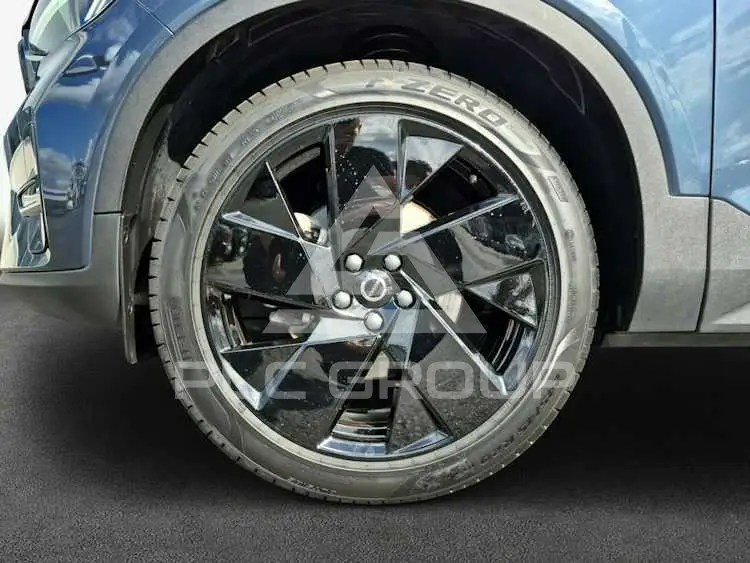 2025 Volvo XC40