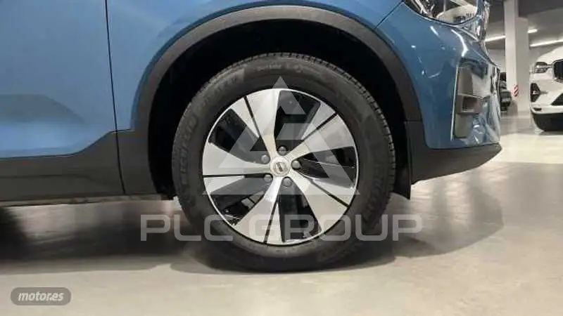 2025 Volvo XC40
