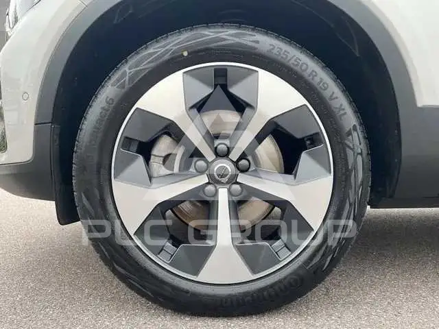 2025 Volvo XC40