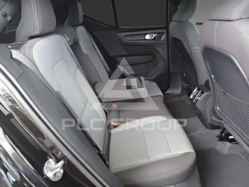 2025 Volvo XC40