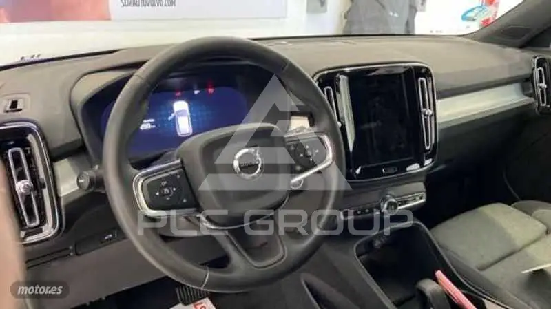 2025 Volvo XC40