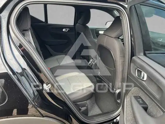 2025 Volvo XC40