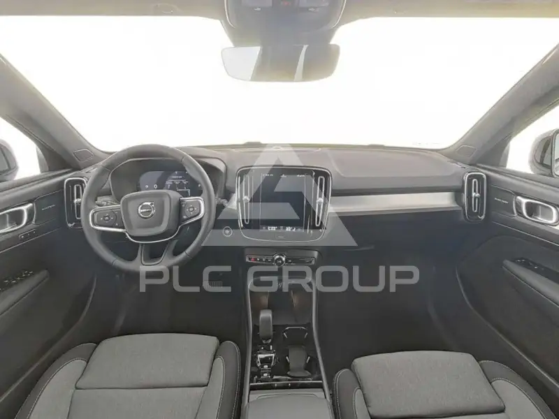 2025 Volvo XC40