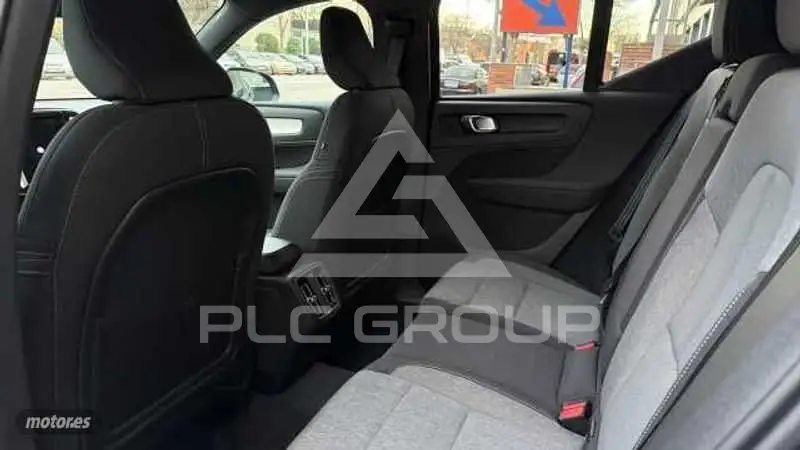 2025 Volvo XC40