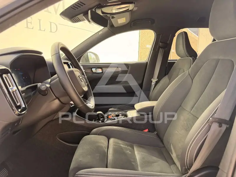 2025 Volvo XC40