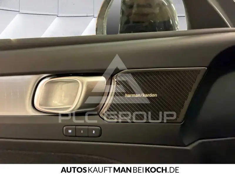 2025 Volvo XC40