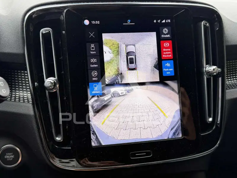 2025 Volvo XC40