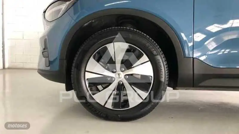 2025 Volvo XC40