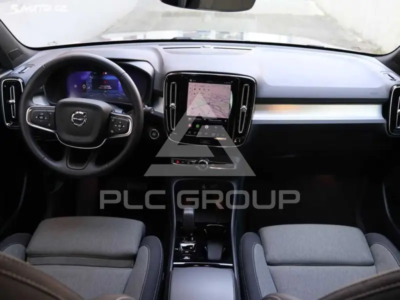 2025 Volvo XC40